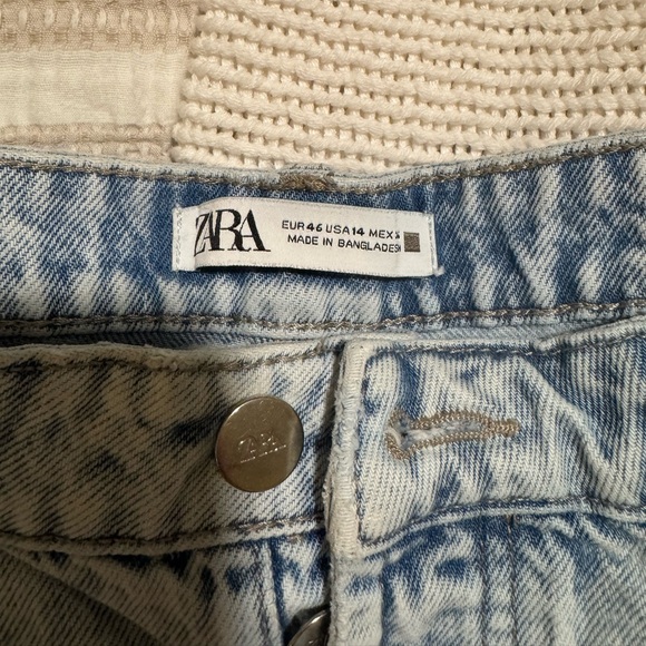Zara High Wasted Jean Shorts - Picture 2 of 3
